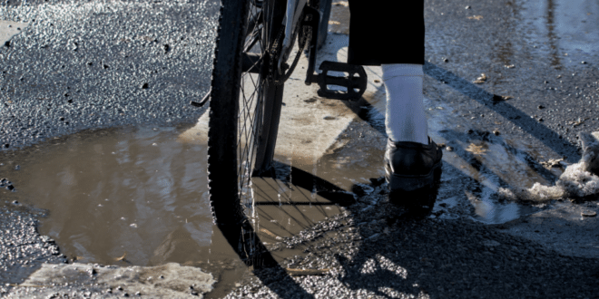 Cyclist wins €10,000 in Spain: How a Spanish court ruled on pothole accidents and road safety