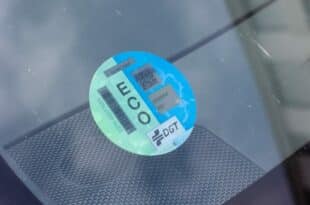 That little windscreen sticker could stop you driving into Spanish cities – here’s what the V-25 really means