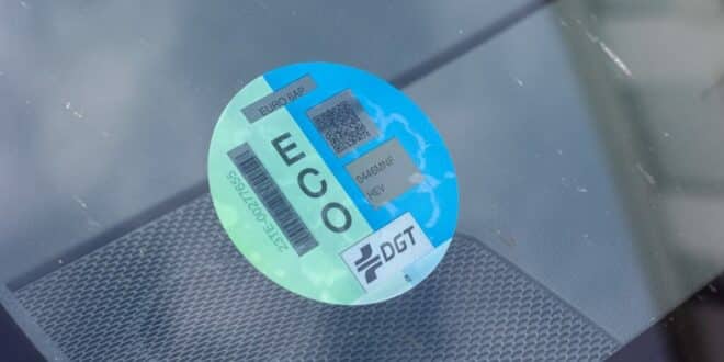 That little windscreen sticker could stop you driving into Spanish cities – here’s what the V-25 really means