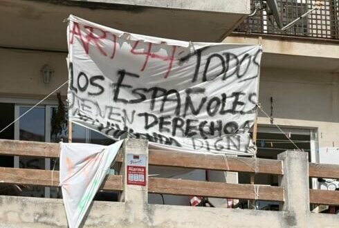 Hundreds left sleeping on sports hall floor after ‘disgusting’ Costa del Sol evictions as mayor no-shows town hall protest