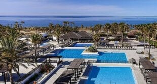 Why are there so few five-star hotels in Almeria province?