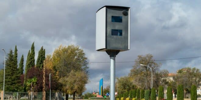 New AI speed camera can spot drivers on phones, seatbelt offences and more