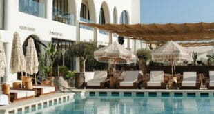 Nube floats into Estepona