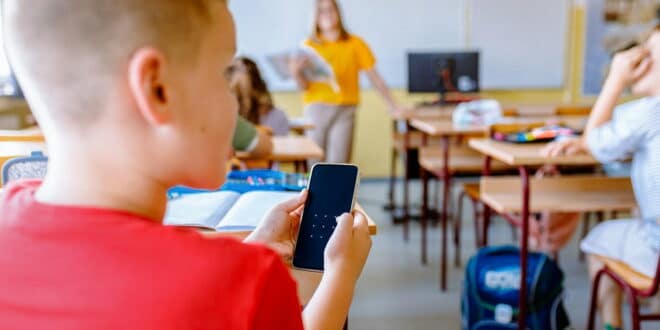 Mijas takes action on children’s screen time with new campaign