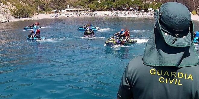 Guardia Civil issues warning over use of jet skis on Granada's Costa Tropical