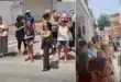 Power blackouts force Las Cañadas residents onto streets after another sleepless night