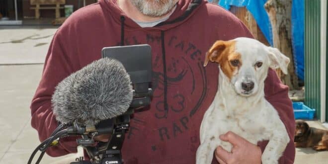 Man films his first documentary after visit to Los Barrios dog shelter
