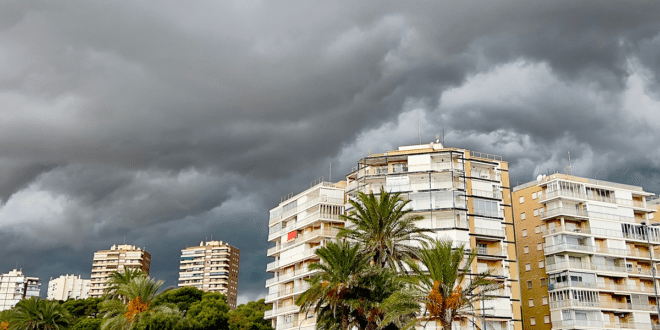 Spain’s record heat breaks with a 10ºC drop, and Alicante gets hail on the first day back at school