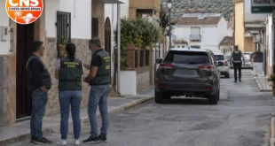 Guardia Civil officers outside a Huelma residential street